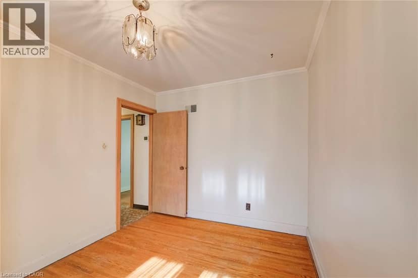11 CRESTWOOD Avenue — photo 14 of 40