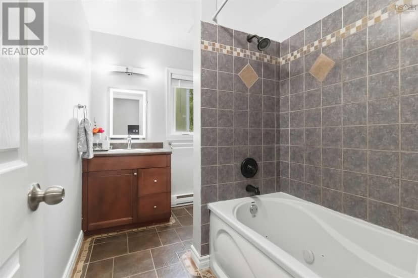 34 Lindsay Court — photo 17 of 38