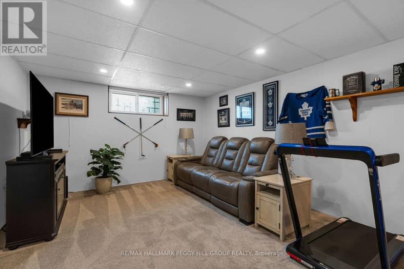 4 - 233 Innisfil Street — photo 9 of 18