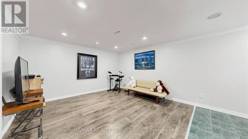 716 Eaglemount Crescent — photo 30 of 40