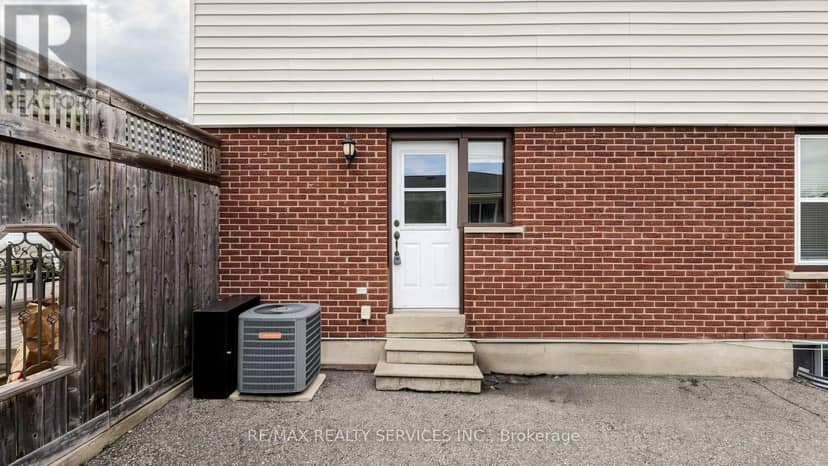 716 Eaglemount Crescent — photo 6 of 40