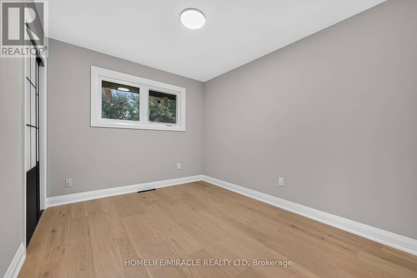 216 Wellington Street — photo 20 of 40