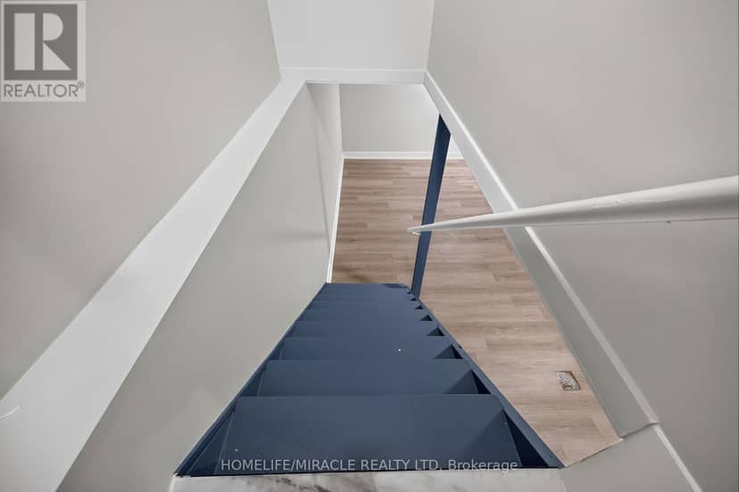 216 Wellington Street — photo 30 of 40