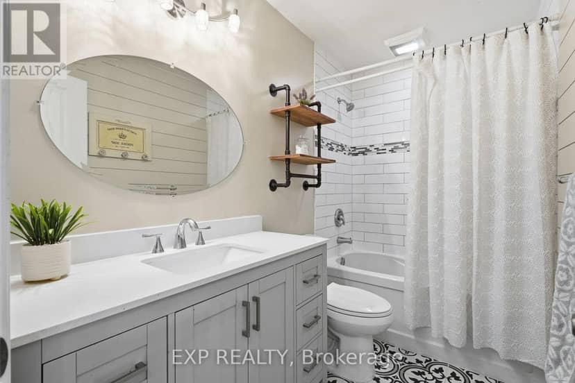 72 Crestlynn Crescent — photo 17 of 40