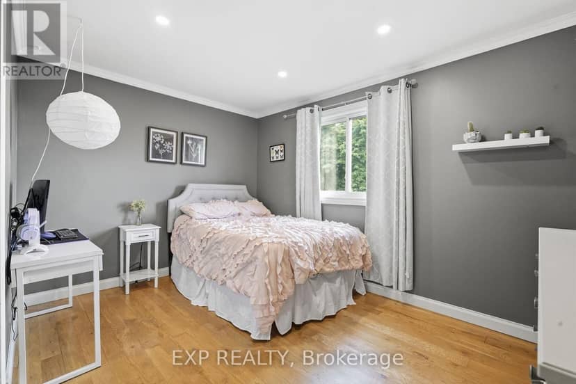 72 Crestlynn Crescent — photo 20 of 40