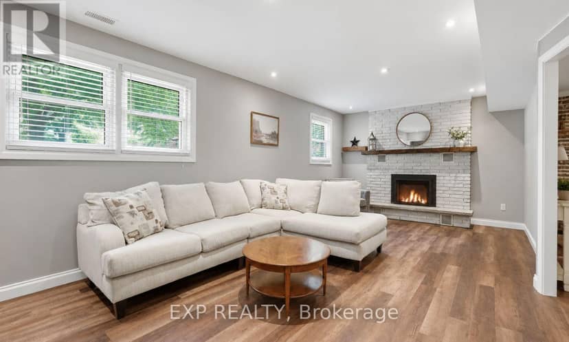 72 Crestlynn Crescent — photo 25 of 40