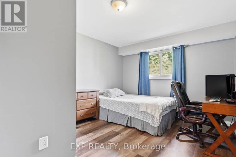 72 Crestlynn Crescent — photo 29 of 40