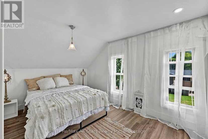 283 Margaret Street — photo 28 of 40