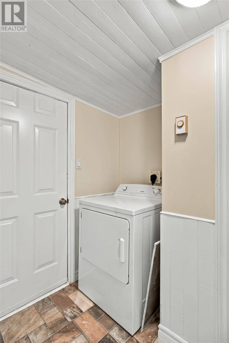 60 Meadowbrook Drive — photo 10 of 19