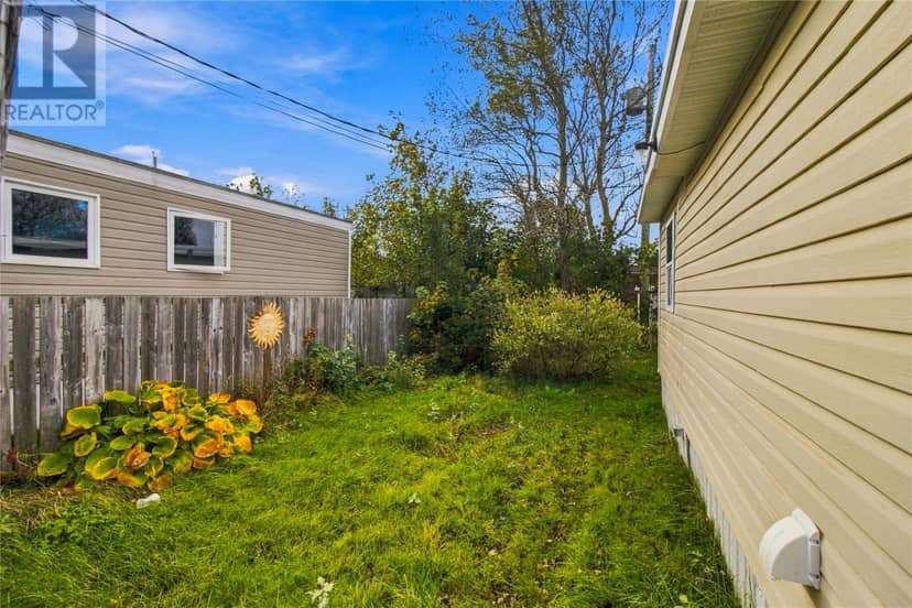 60 Meadowbrook Drive — photo 17 of 19