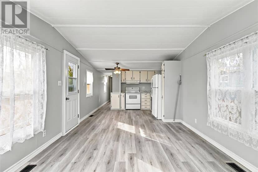 60 Meadowbrook Drive — photo 5 of 19