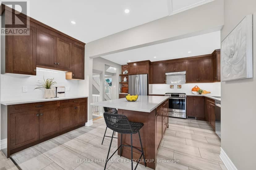 1608 Prince Of Wales Drive — photo 10 of 40