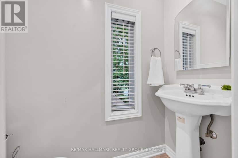 1608 Prince Of Wales Drive — photo 24 of 40