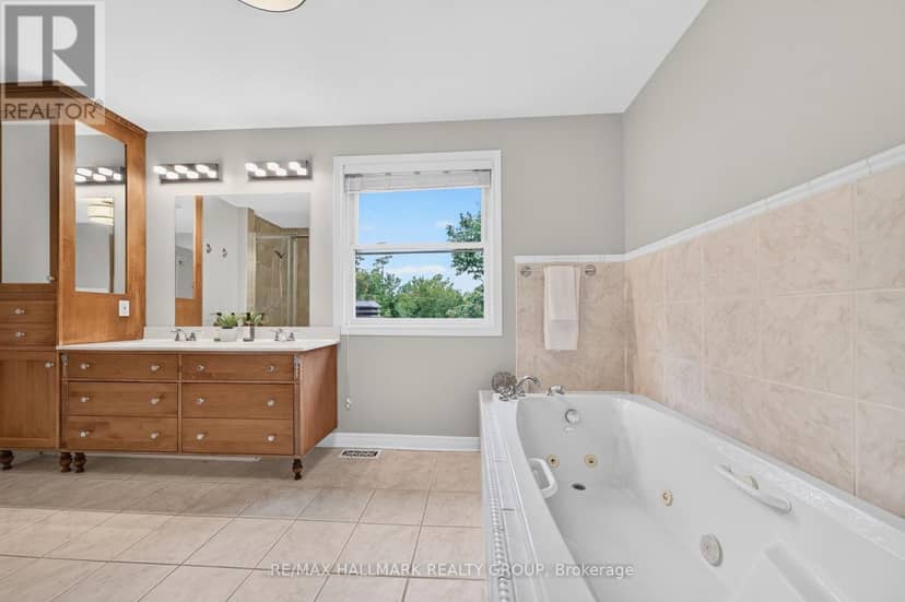 1608 Prince Of Wales Drive — photo 30 of 40