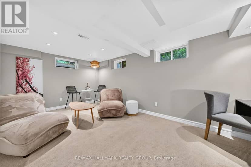 1608 Prince Of Wales Drive — photo 33 of 40