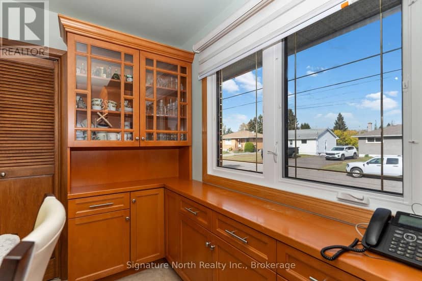 615 Hollylane Street — photo 15 of 40