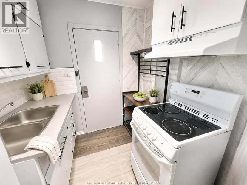 427 Cameron — photo 15 of 40