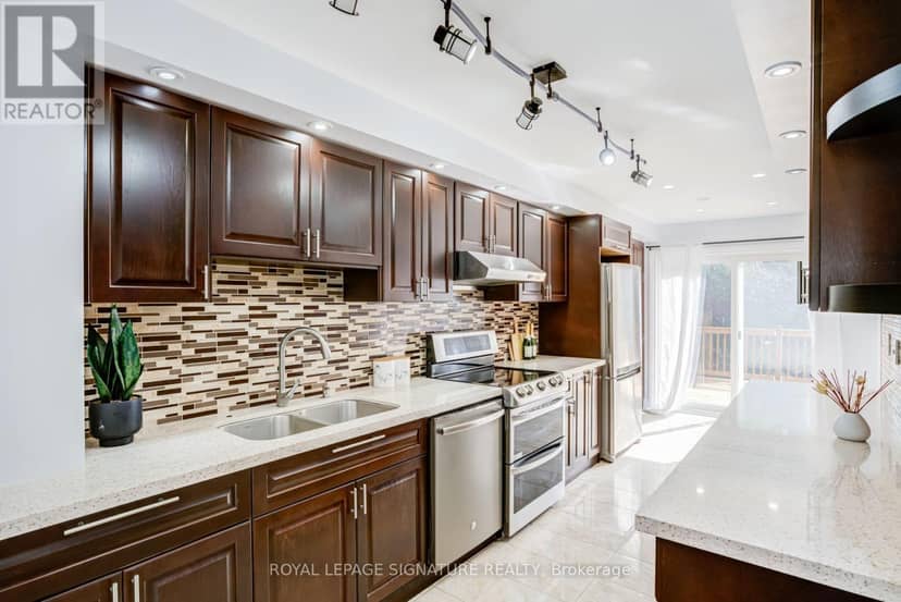 17 Thames Court — photo 10 of 32
