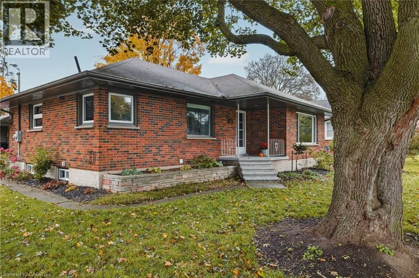 205 MCKENZIE Street E — photo 31 of 33