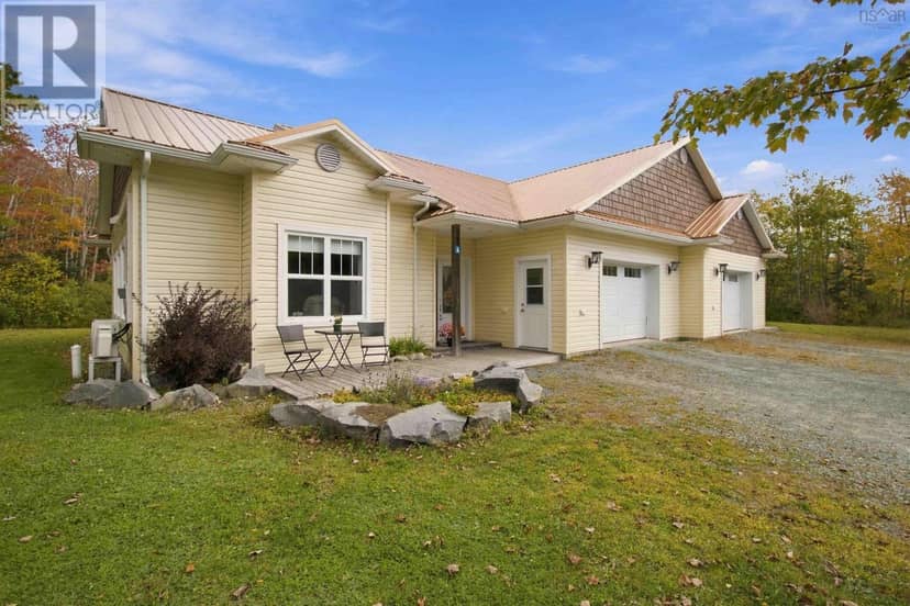 Units A & B 15 Maple Ridge Drive, White Point, photo 5