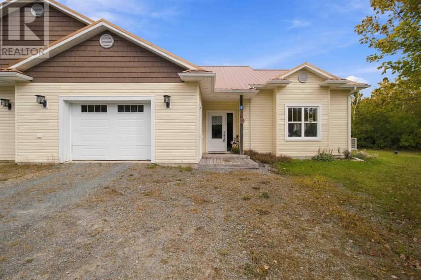 Units A & B 15 Maple Ridge Drive, White Point, photo 3