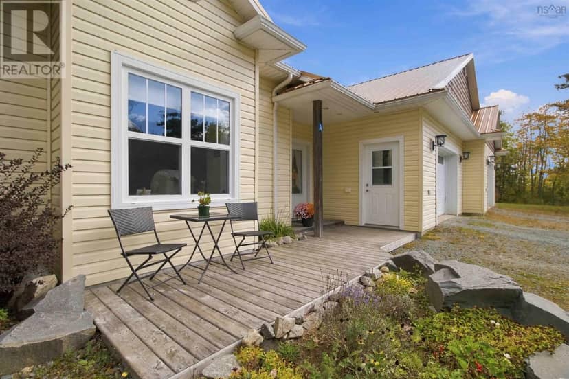 Units A & B 15 Maple Ridge Drive, White Point, photo 6