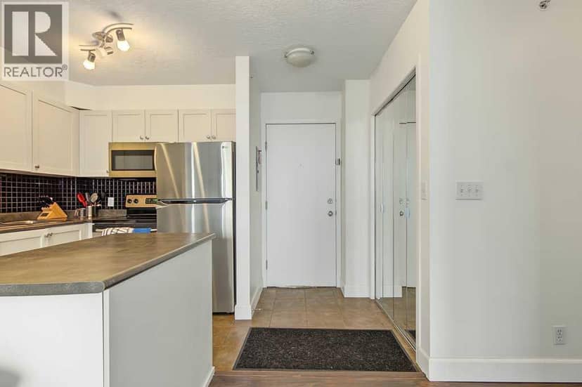 1012, 1111 6 Avenue SW — photo 9 of 31