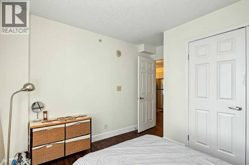 1012, 1111 6 Avenue SW — photo 22 of 31