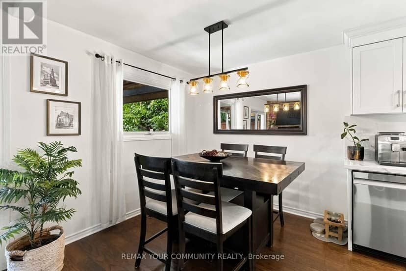 7013 Hickling Crescent — photo 10 of 35