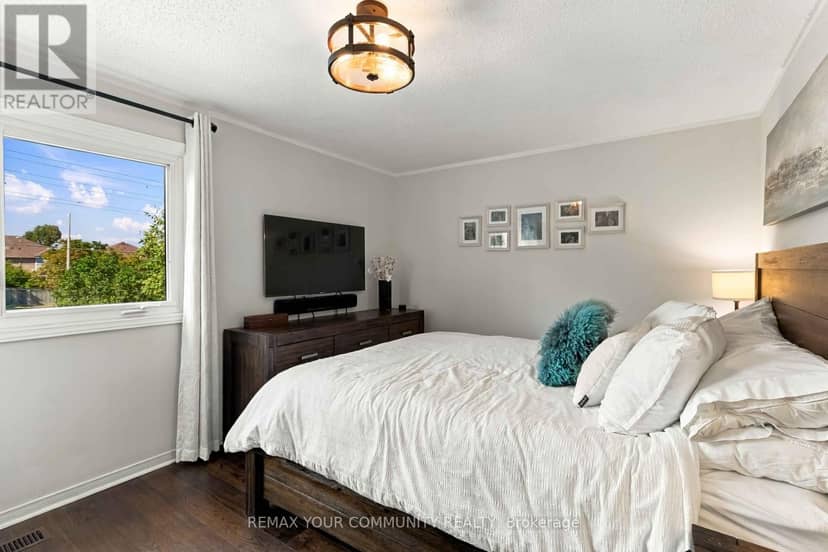 7013 Hickling Crescent — photo 16 of 35