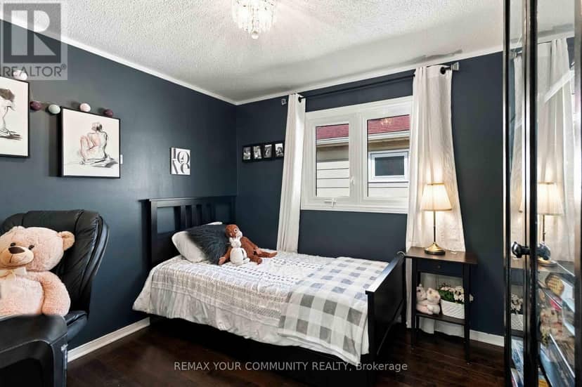 7013 Hickling Crescent — photo 20 of 35