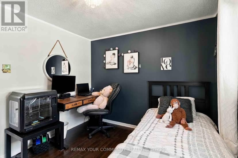 7013 Hickling Crescent — photo 21 of 35