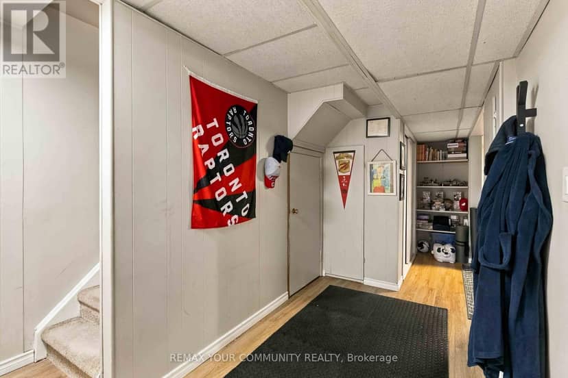7013 Hickling Crescent — photo 27 of 35