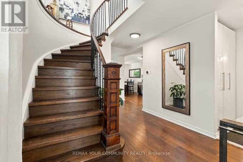 7013 Hickling Crescent — photo 6 of 35
