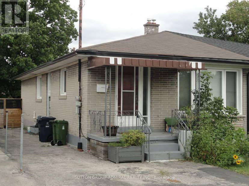 23 Chalkfarm Dr Drive, Toronto, photo 2