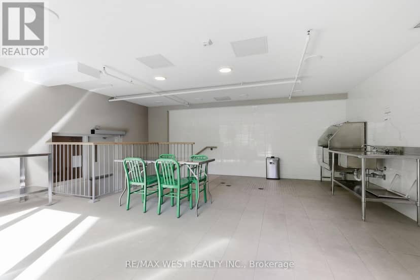 302 - 130 Canon Jackson Drive — photo 29 of 33