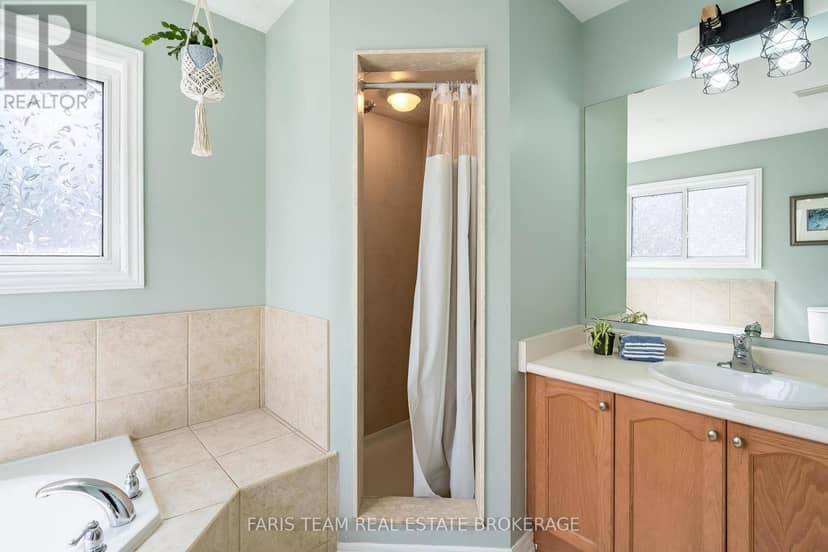 782 Greenwood Crescent — photo 19 of 40