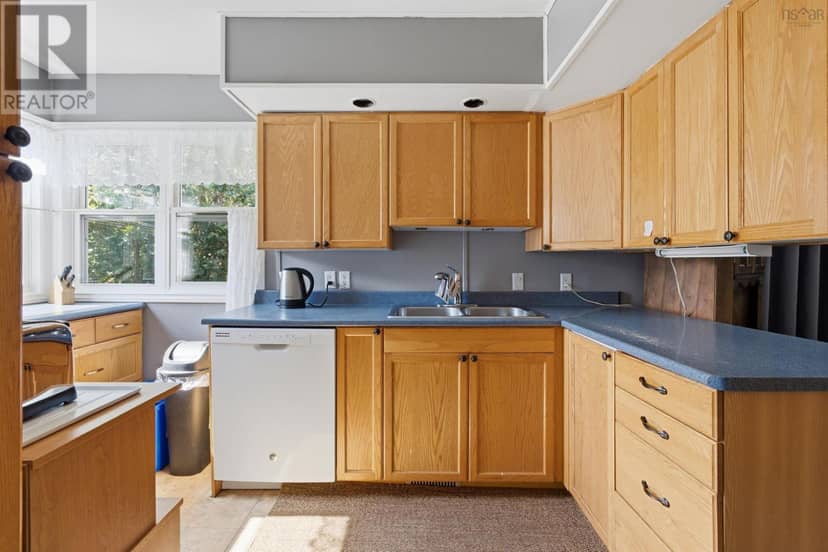 3360 St Andrews Avenue — photo 3 of 40