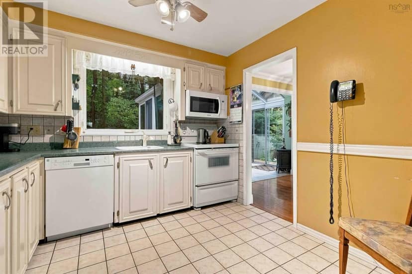 9 Evans Court — photo 18 of 40