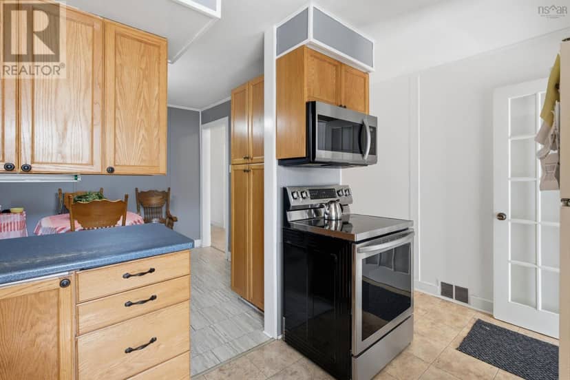 3360 St Andrews Avenue — photo 5 of 40
