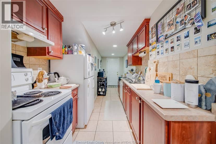 1087 Marentette — photo 17 of 40