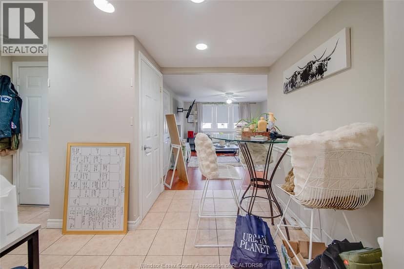 1087 Marentette — photo 21 of 40