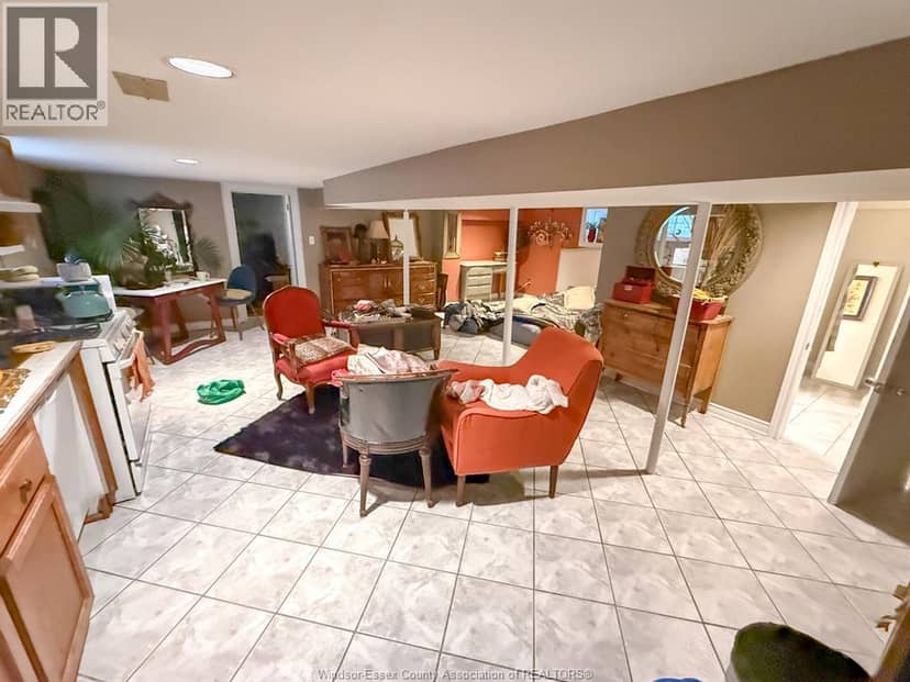 1087 Marentette — photo 37 of 40