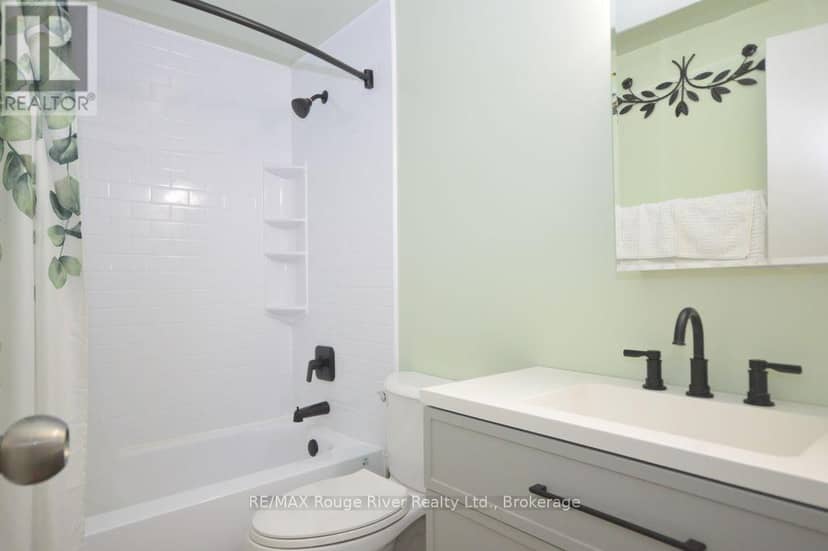 1084 Norman Crescent — photo 11 of 20