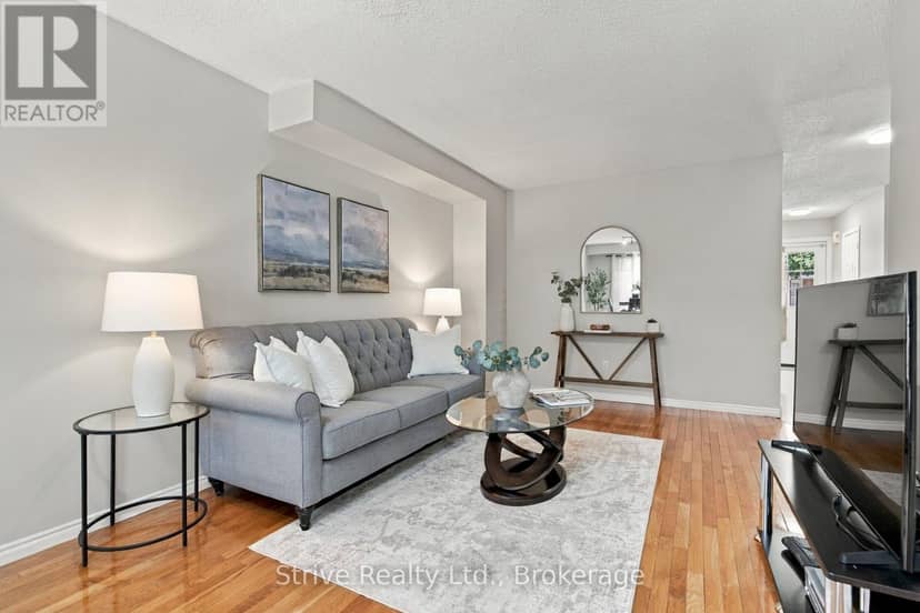 174 - 10 Bassett Boulevard E — photo 12 of 38