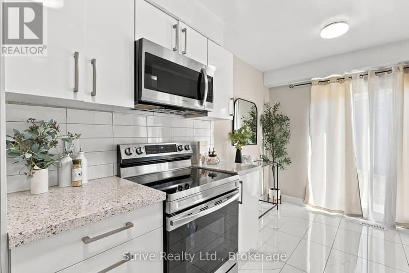 174 - 10 Bassett Boulevard E — photo 19 of 38