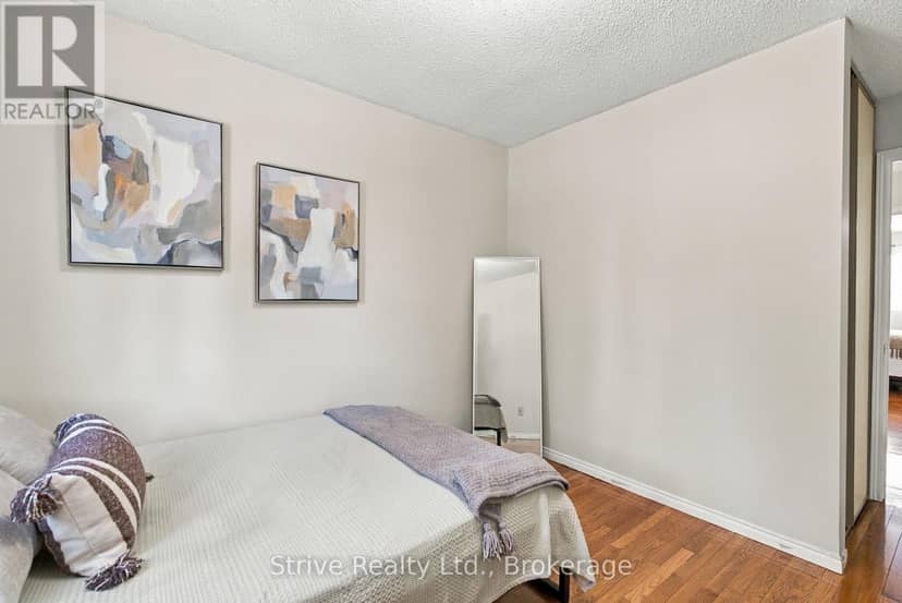 174 - 10 Bassett Boulevard E — photo 28 of 38
