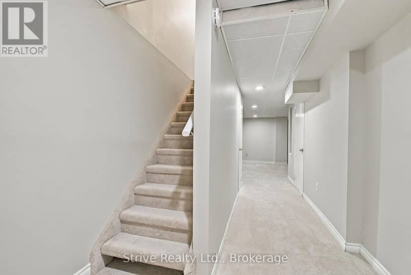 174 - 10 Bassett Boulevard E — photo 29 of 38