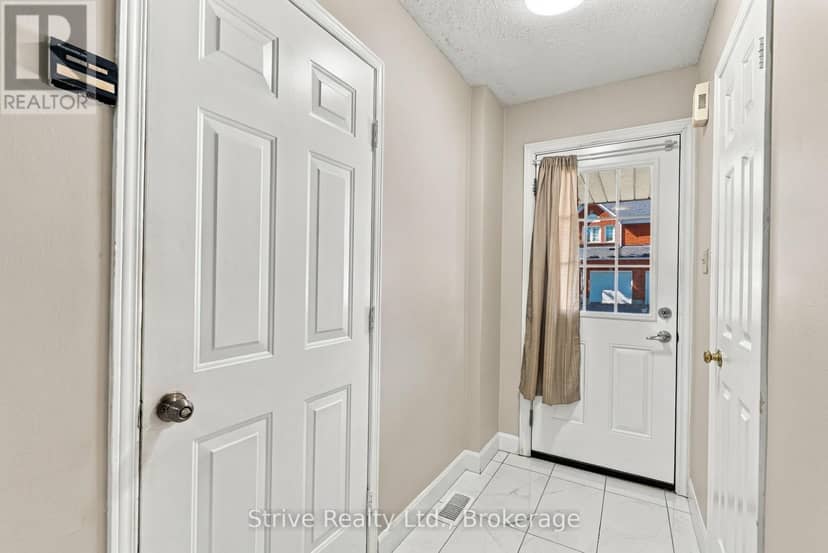 174 - 10 Bassett Boulevard E, Whitby, photo 5