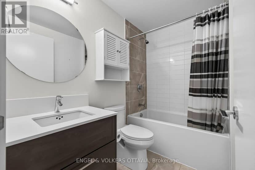 816 - 255 Bay Street — photo 17 of 30